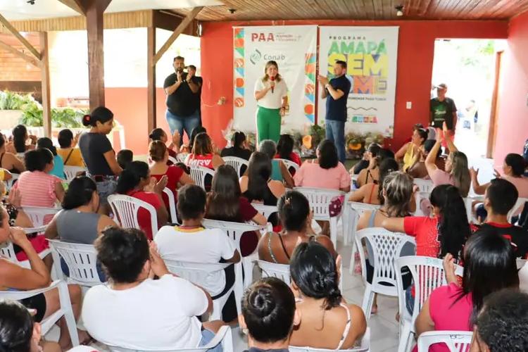 Em Macapá, 500 famílias em vulnerabilidade de Fazendinha recebem kits de alimentos da agricultura familiar