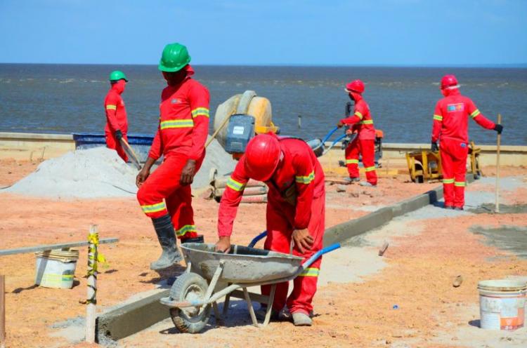 Governo do Estado inicia construção de meios-fios das áreas de piquenique e pet do Complexo do Aturiá, em Macapá