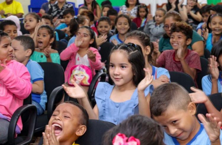 Com filmes e teatro, 660 alunos se divertem no encerramento da Semana das Crianças da Escola Estadual Nelita Dias, em Macapá