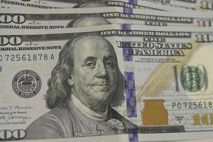 Dólar opera em queda e Ibovespa registra leve alta nesta segunda-feira