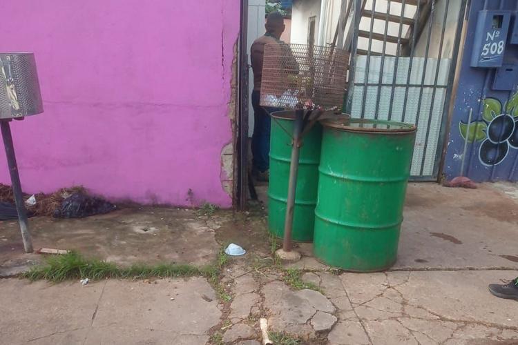 Prefeitura de Santana alerta população sobre despejo de água servida em via pública
