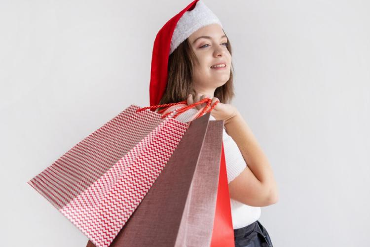 72% dos brasileiros pretendem comprar presentes para o Natal; empresas devem se preparar para alta na demanda