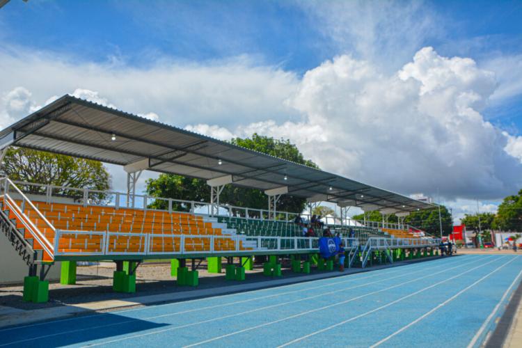 Iniciam atividades da Escolinha Esportiva no Complexo Glicério Marques