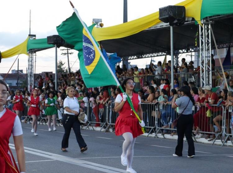 Mais de 15 mil pessoas prestigiam desfile de 13 de setembro das escolas estaduais promovido pelo Governo do Amapá