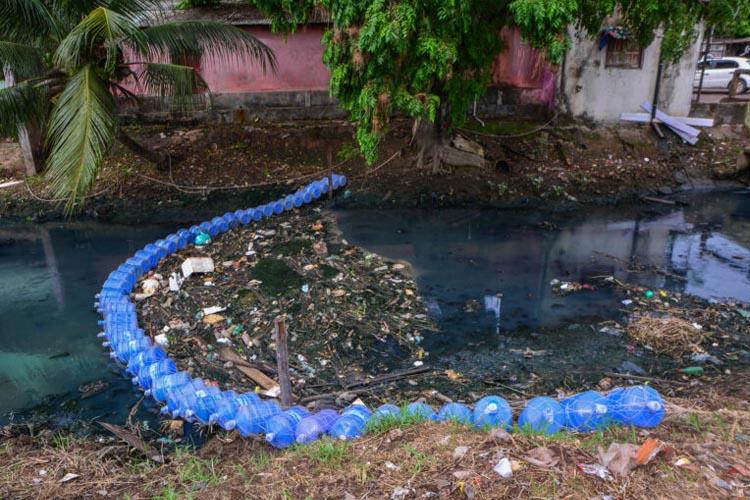 Em três meses, o Projeto Ecobarreiras recolheu 24 toneladas de resíduos sólidos nos canais de Macapá