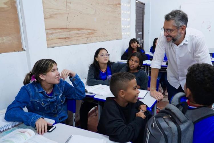 Governador Clécio Luís acompanha obras de reconstrução da Escola Estadual Lauro Chaves, na Zona Sul de Macapá