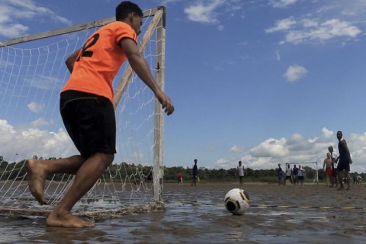 Campeonatos de futebol de campo, futlama e pênaltis são destaques esportivos no Santana Verão