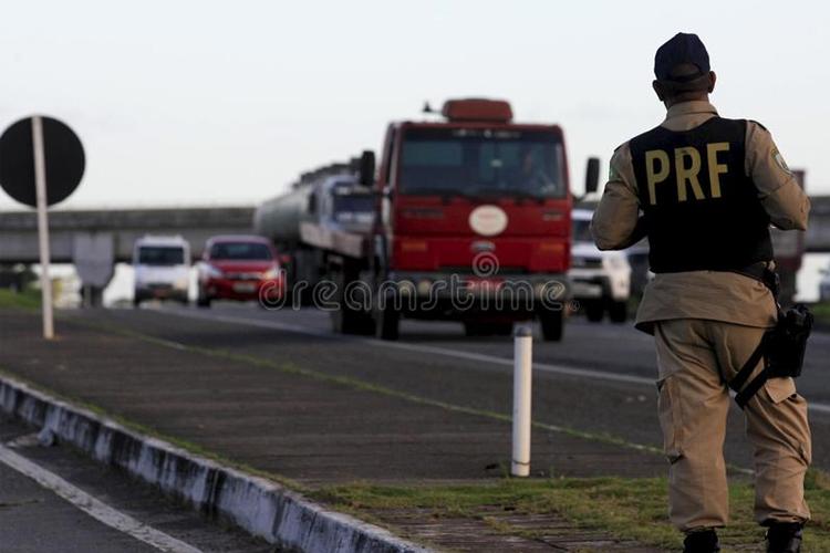 PRF reforça policiamento neste fim de semana na Operação Carnaguarí 2022