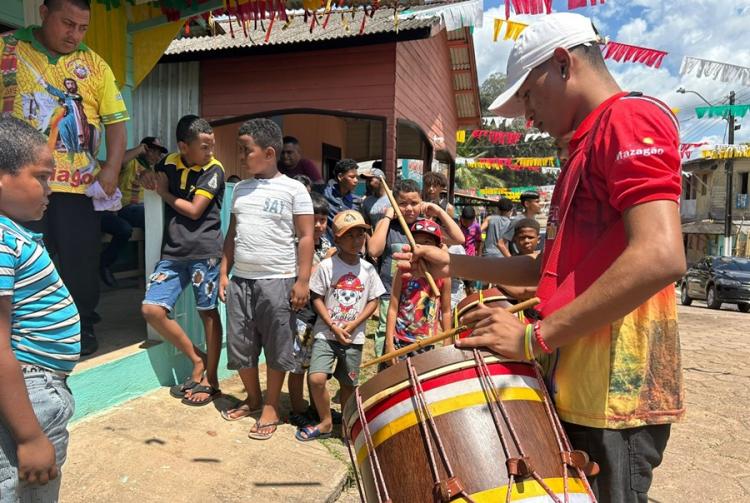 Tradicional dança do vominê movimenta Festa de São Tiago