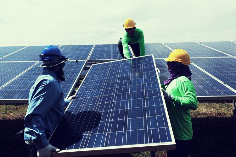 Setor solar deve chegar a 1 milhão de empregos acumulados no Brasil ainda em 2023, diz ABSOLAR