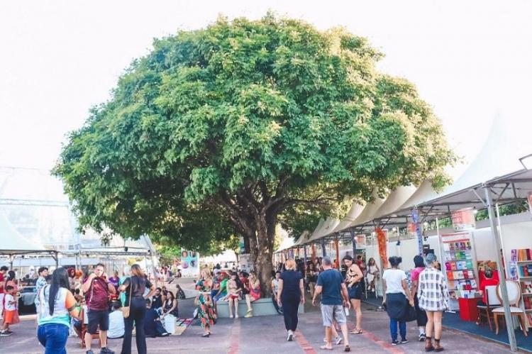 Visitantes da Folia Literária Internacional do Amapá podem acessar livrarias e editoras no Parque do Forte, em Macapá