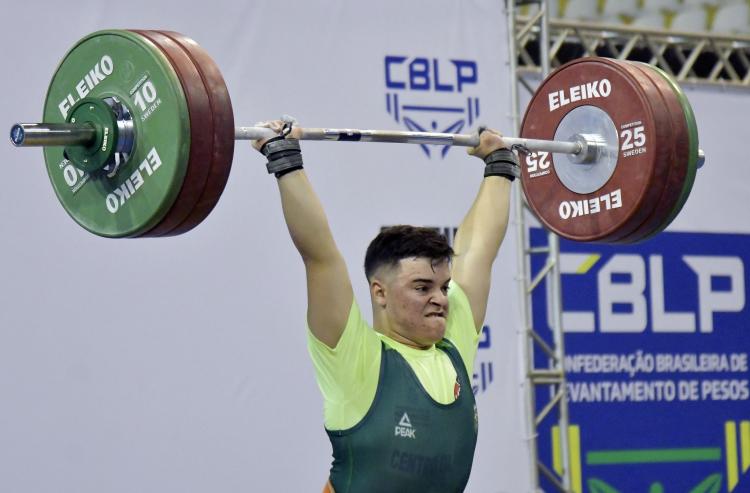 Felipe Dias levanta três ouros no Campeonato Sul-Americano Sub-17