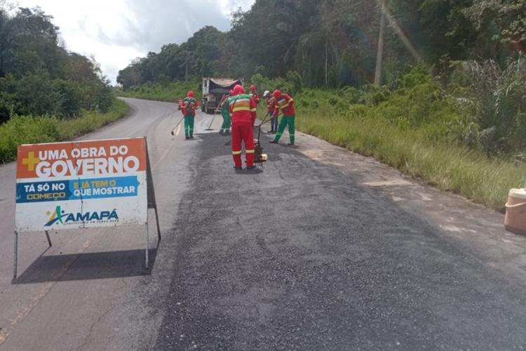 Nova frente de serviços do Governo do Amapá recupera o asfalto na Rodovia AP-070, em Macapá