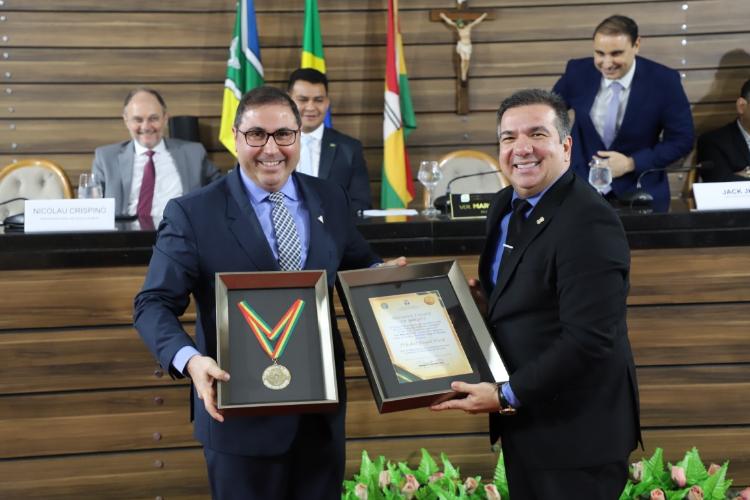 Presidente do TCE Amapá recebe Medalha Cidade de Macapá