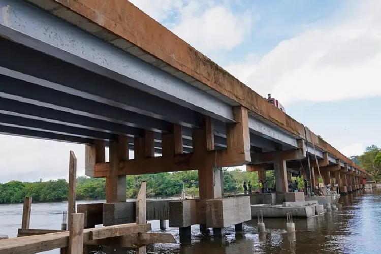 Governo do Amapá garante mais segurança com obras de reforma e ampliação da ponte sobre o Rio Amapari, em Serra do Navio