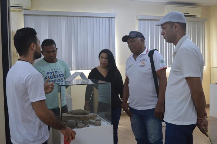 Centro de Pesquisas Arqueológicas do Amapá recebe visita da Escola Família Agroextrativista do Maracá