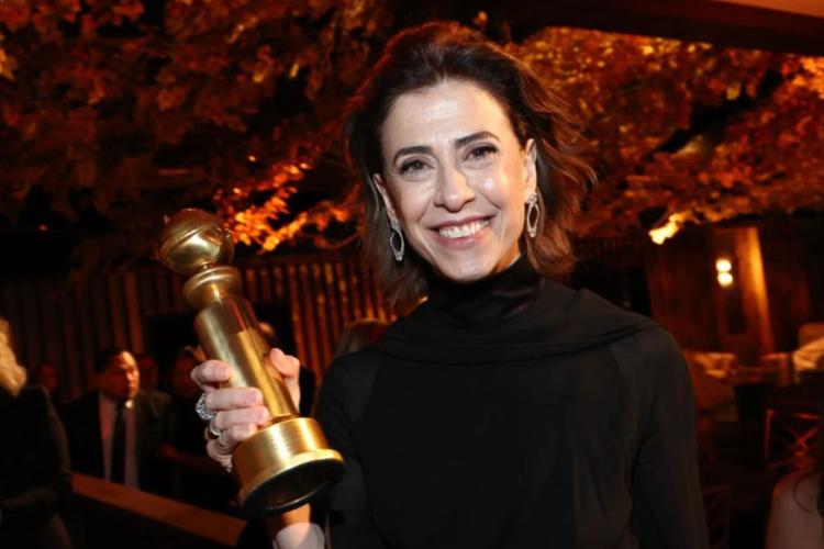 Fernanda Torres faz história no Globo de Ouro com o filme 